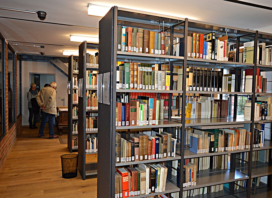 Bücherregale im Archiv